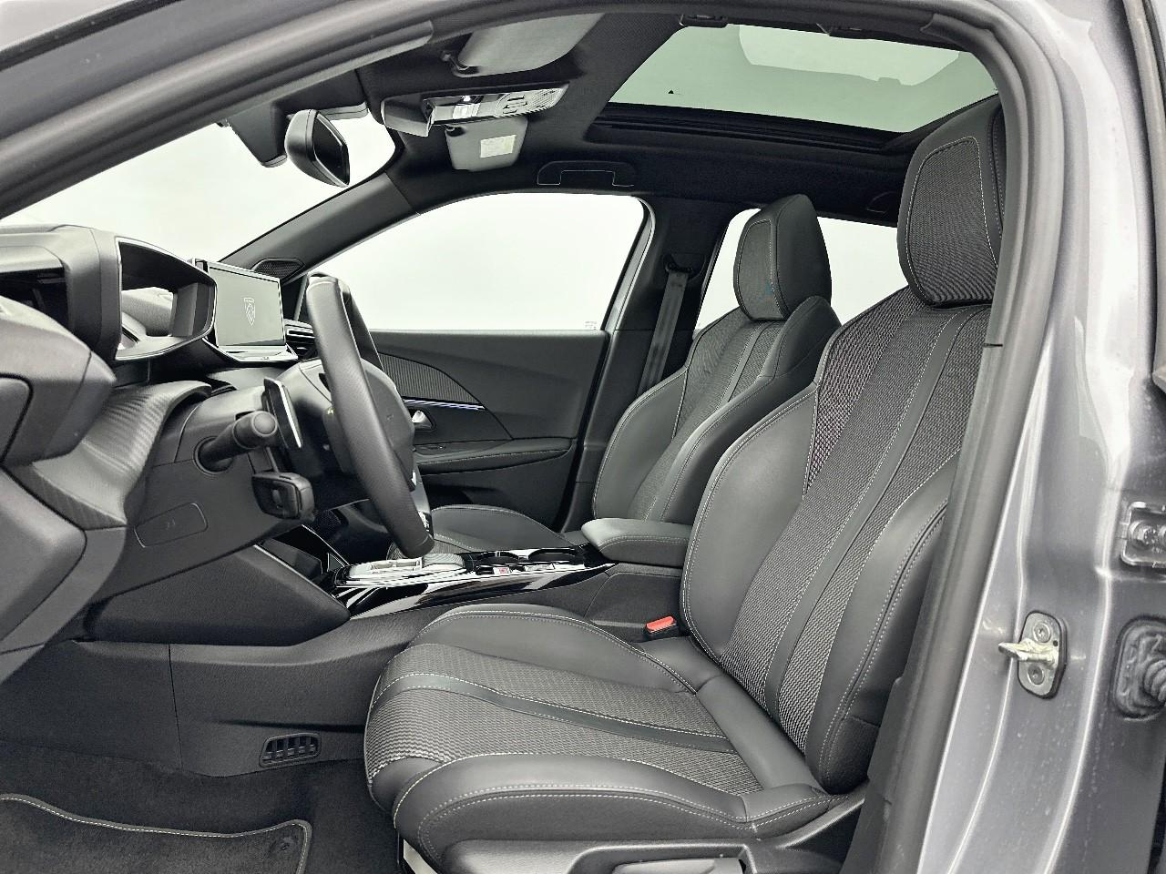 Peugeot 2008 hybrid 145 e-dcs6 gt — photo 9