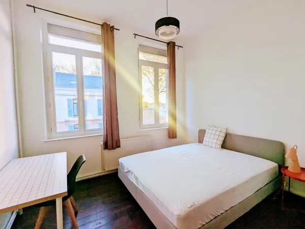 Loue chambre 150m² dans belle maison en colocation