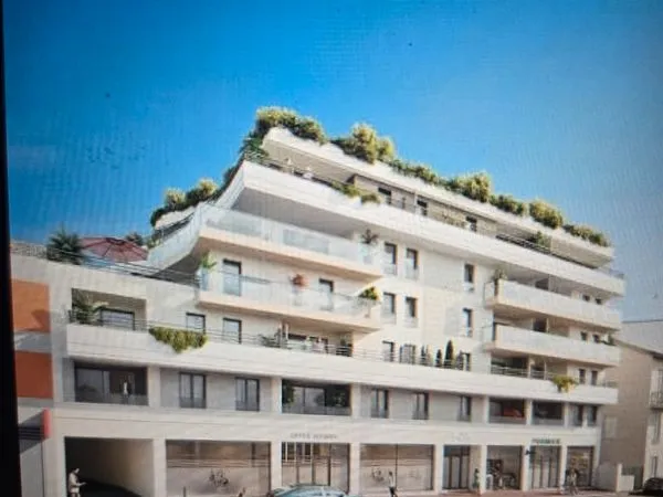 Grand garage centre ville Roquebrune Cap Martin