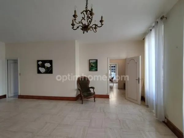 En Charente, ANGOULEME. Maison 145 m², 4 chambres, jardin clos 830 m² et grand garage
