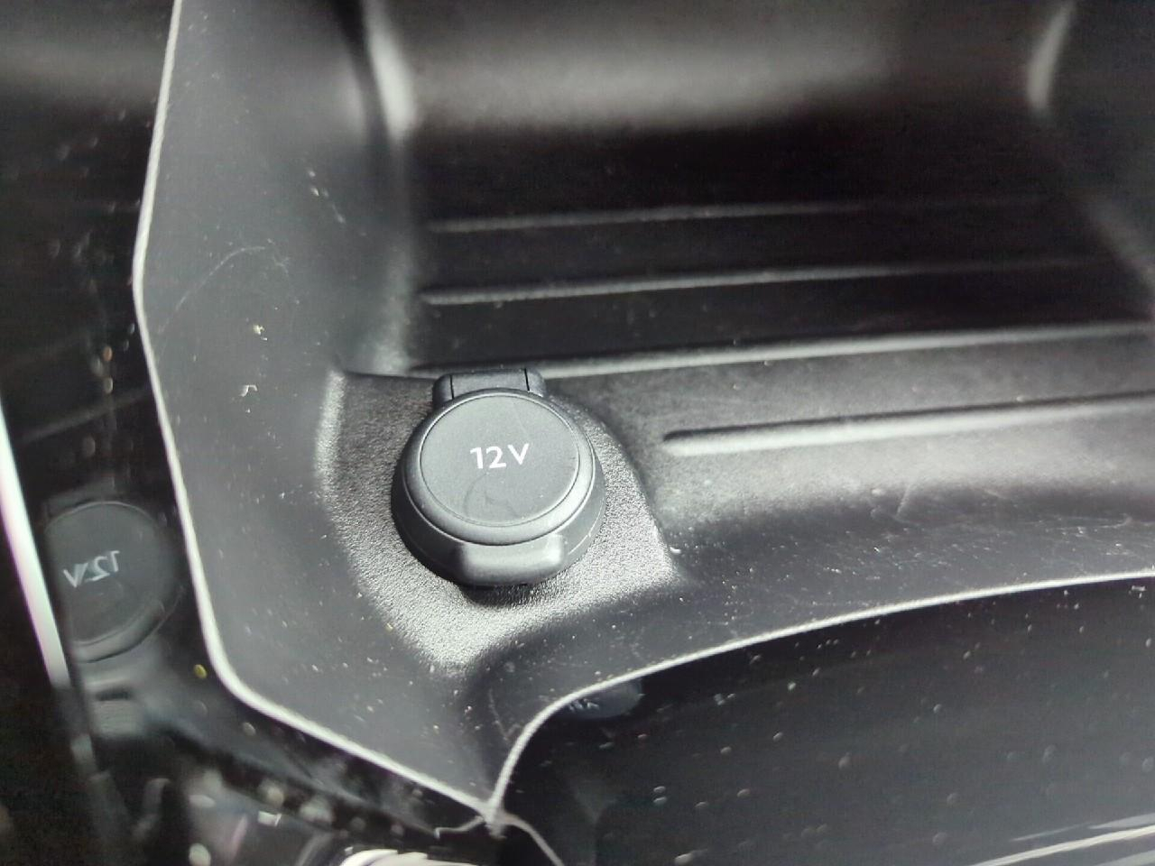 Peugeot 2008 hybrid 145 ch e-dcs6 allure — photo 26