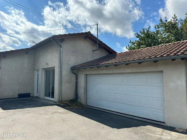 Location - Maison rénovée 100 m² avec grand garage double et terrain arboré de 1 000 m² - Labarthe-s