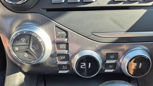 DS DS 5 1.6 THP 165 EAT6 - So Chic – 2016 – 61577 km – Essence – Boîte Automatique — photo 10