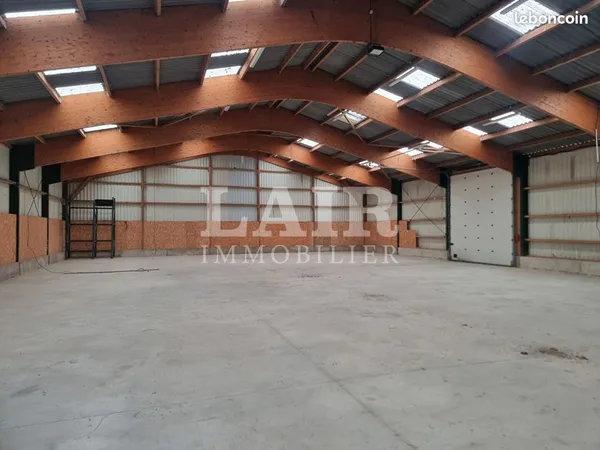 Local 735 m² SAINT JULIEN SUR SARTHE