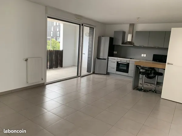 Bel appartement T3 rénové avec loggia et parking - Bordeaux Ginko