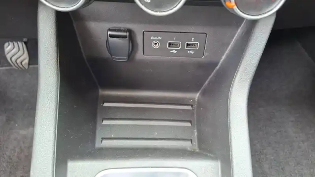 Renault Clio blue dci 85 — photo 19