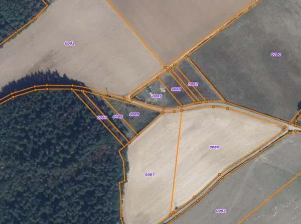 Terrain 2460 m²