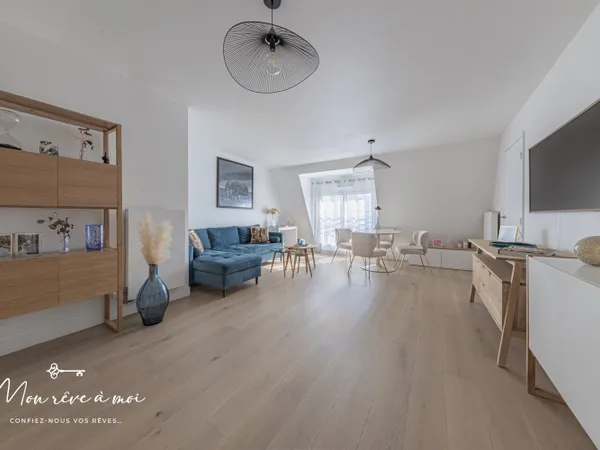 Appartement de 65m2 traversant, lumineux et au dernier étage