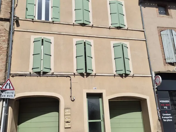 GAILLAC CENTRE IMMEUBLE RÉNOVÉ AUX MULTIPLES POSSIBILITÉS