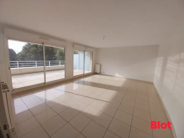 A LOUER - RENNES FOUGERES - Appartement 3 pièce(s) - 83 m2 - Balcon - Stationnements