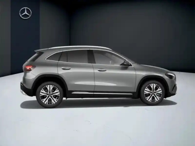 Mercedes Gla 200 d progressive line — photo 60