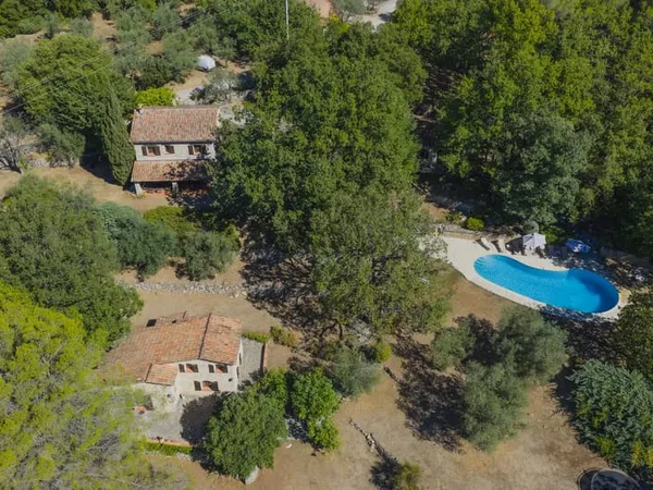 Maison 8 pièces 350 m²