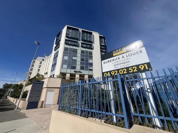 A LOUER, BUREAUX SURFACE 93 M² ENVIRON, SECTEUR NICE ARENAS