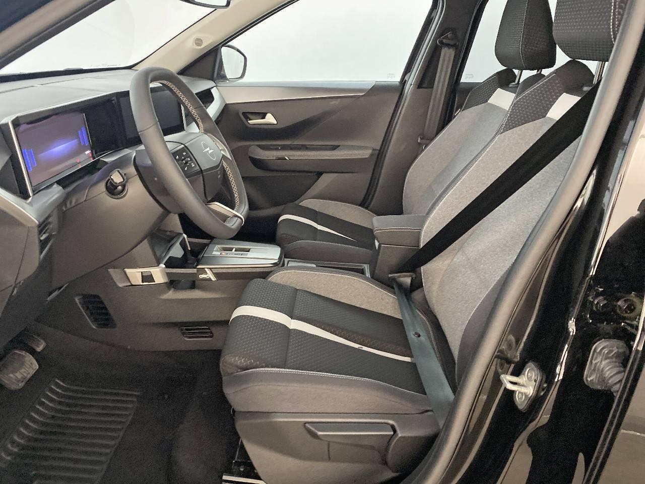 Opel Frontera 1.2 turbo hybrid 145 ch e-dct6 gs — photo 9