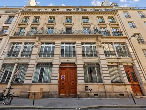 Bureau 250 m²