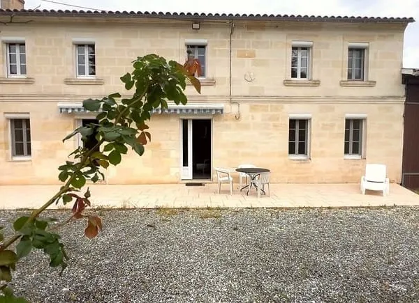 À vendre Superbe propriété en pierre à Bayas (33) 200 m2