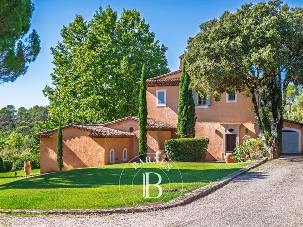 FLASSANS-SUR-ISSOLE - ÉLÉGANTE PROPRIÉTÉ D'ARCHITECTE AUX INFLUENCES ITALIENNES, AU CŒUR D'UN REMARQ