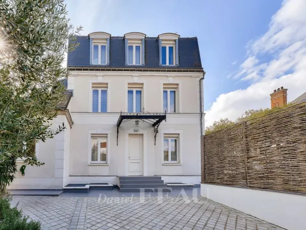 Rueil-Malmaison - Parc privé - Proche centre-ville - Maison Mansart.