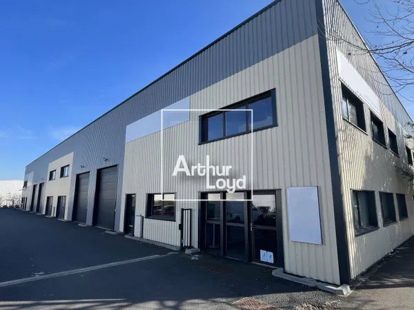 Local d'activité 1241 m²