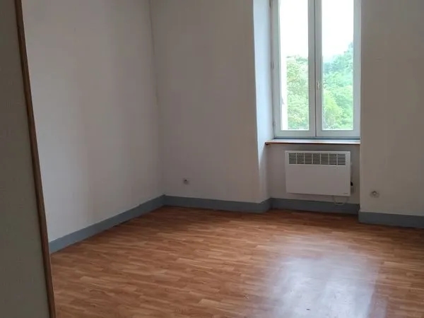 Appartement à louer - centre de BESSINES SUR GARTEMPE -58 m²