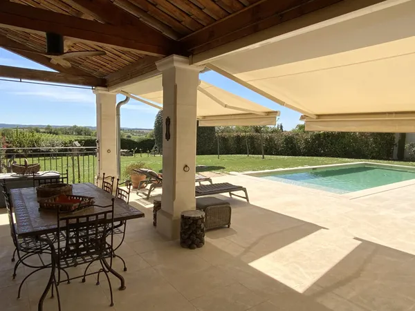 À 10 min d'Uzès Mas contemporain d'exception avec piscine et prestations haut de gamme