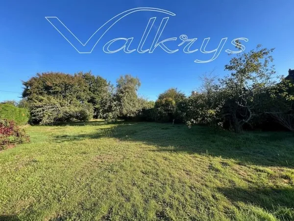Terrain plat 1100m2 clot et constructible à Moëlan sur mer