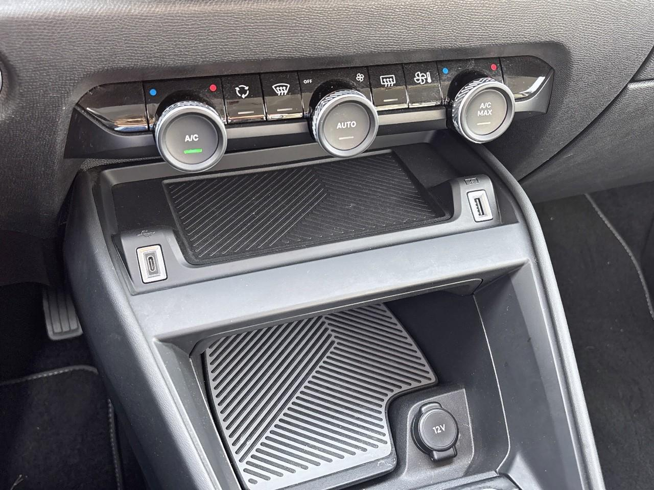 Citroën C4 moteur electrique 136ch (100 kw) feel pack automat — photo 28