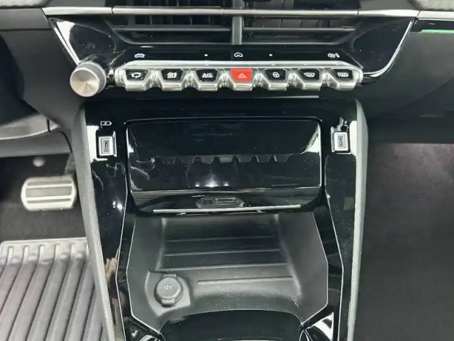 Peugeot 208 hybrid 110 e-dcs6 — photo 27