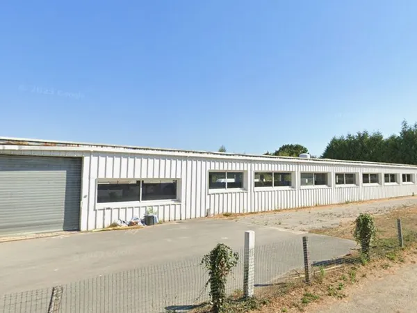 Local 1800 m² PLEUDIHEN SUR RANCE