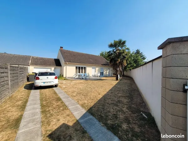 Maison individuelle à vendre - 5 pièces, 3 chambres, jardin et garage - fontenay-trésigny