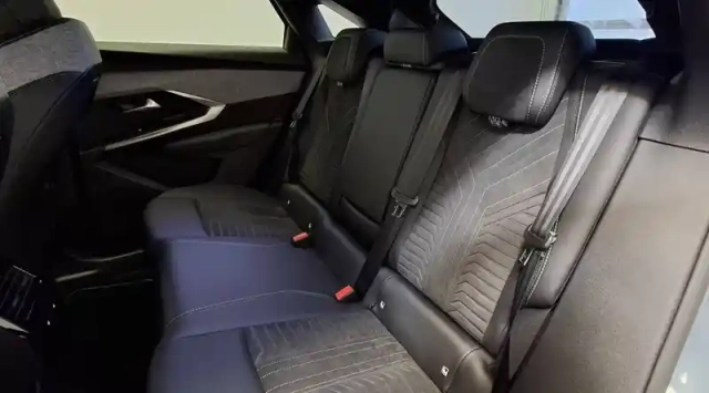 Peugeot 3008 hybrid 145 e-dcs6 — photo 91