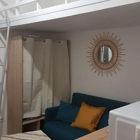Studio rénové avec mezzanine - forte rentabilité - Asnières