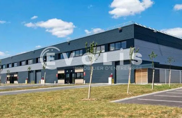 Local d'activité 734 m²