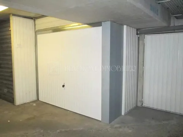 DOUBLE GARAGE + CAVE