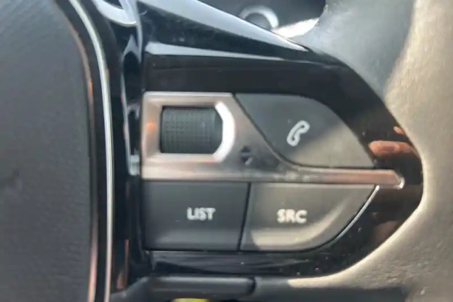 Peugeot 208 puretech 100 s&amp;s bvm6 — photo 14