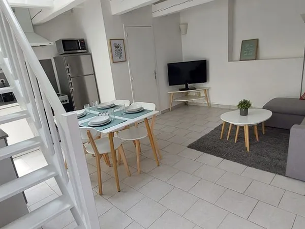 Maison de Ville Duplex T2 Meublé 44 m2 sans vis à vis - calme absolu - zéro bruit