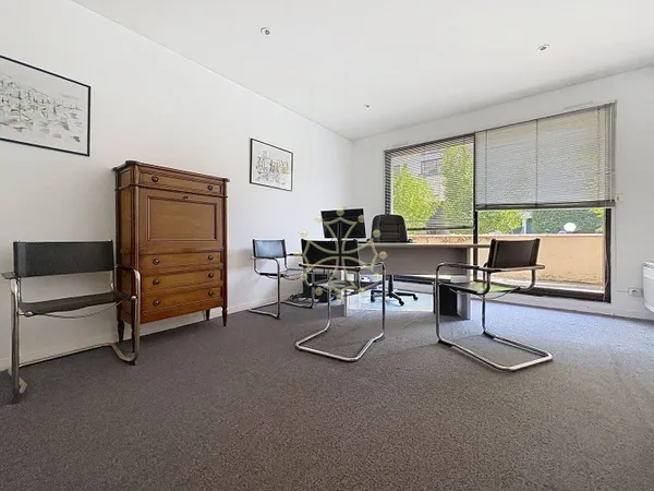 Local professionnel 3 pièces 54 m²