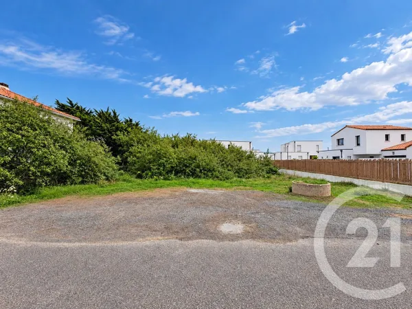 Terrain 907 m²