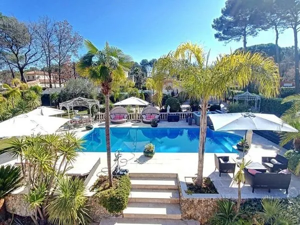 Maison 8 pièces 250 m²