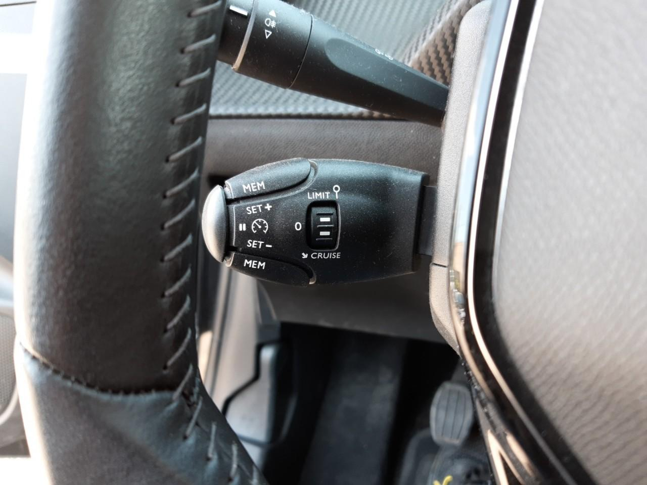Peugeot 208 puretech 100 s&s bvm6 allure — photo 13