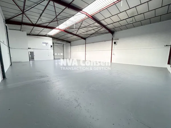 Entrepôt 798 m²