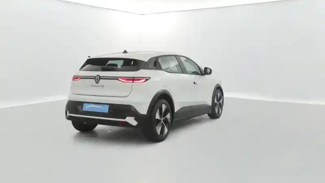 Renault Megane e-tech ev40 130ch standard charge — photo 5