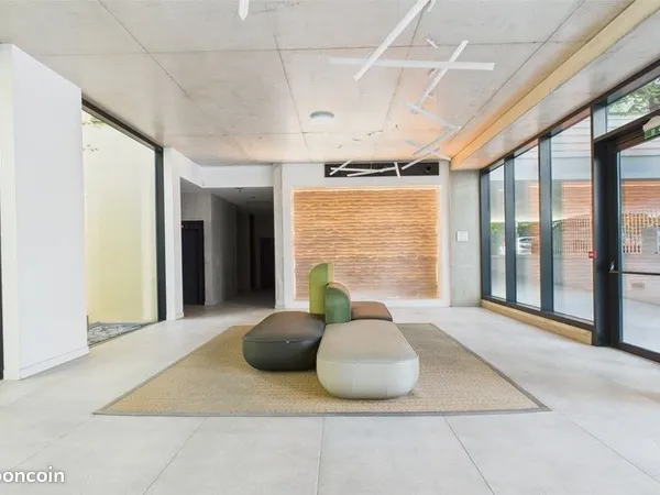 Bureaux 329 m² LATTES