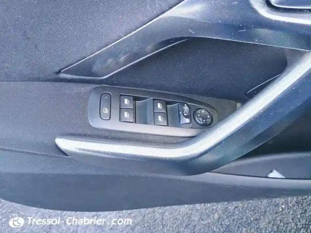 Peugeot 2008 1.2 puretech 110ch s&amp;s bvm5 allure — photo 12