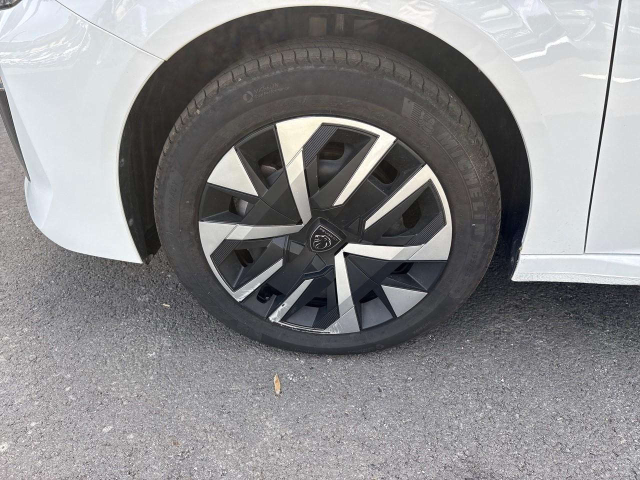 Peugeot 208 1.2 hybrid 110ch style e-dcs6 — photo 11