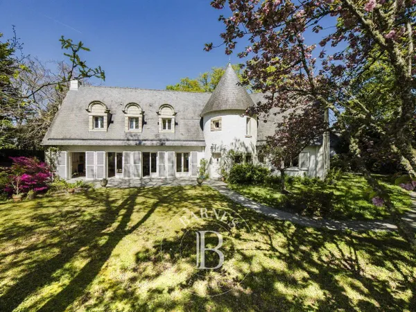 Maison de plain-pied 10 pièces 344 m²