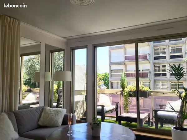 Appartement avec balcon vue sur jardin dans résidence sécurisée