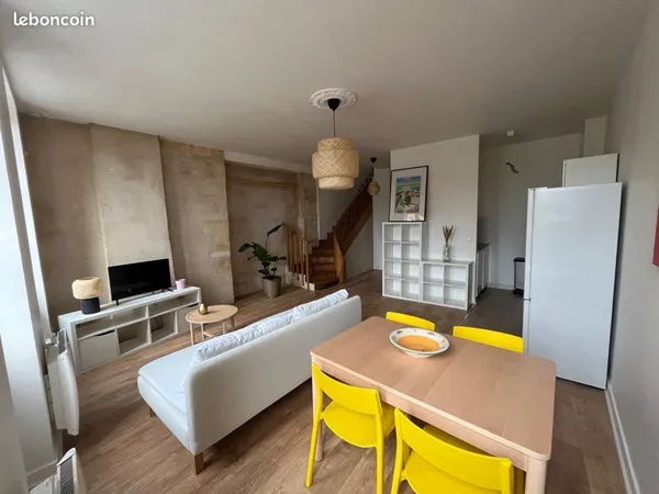 Appartement de 88m2, spacieux, rénové et meublé, face à la Citadelle
