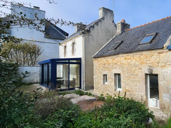 Maison et penty proche de la mer.