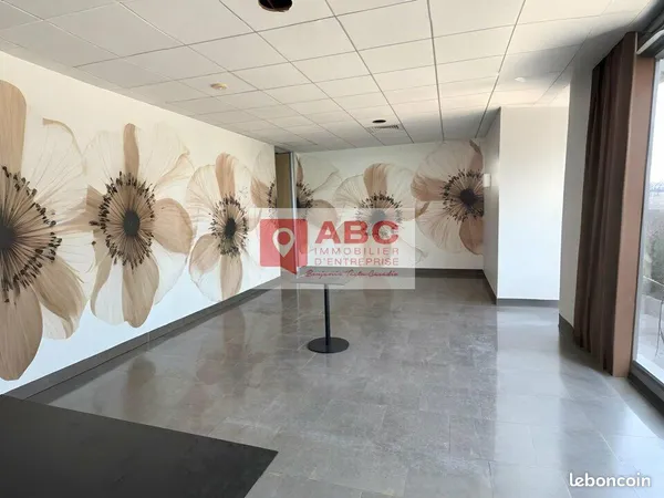 Bureaux 724 m² MAUGUIO